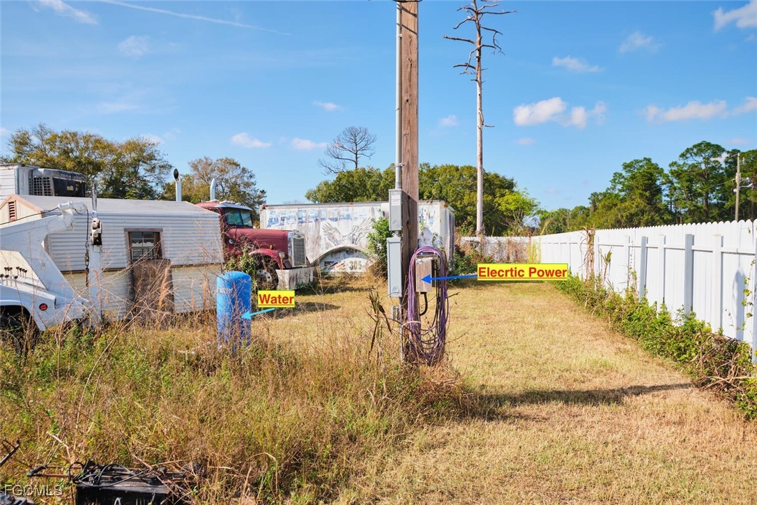 319 N Industrial Loop