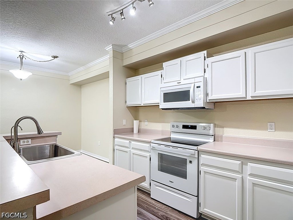 11571 Villa Grand 615