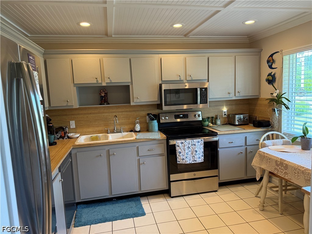 38 Glades Boulevard 1