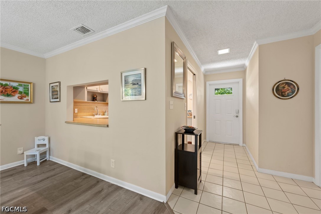 38 Glades Boulevard 1