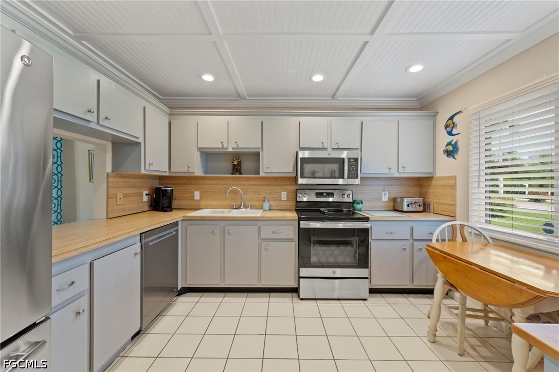 38 Glades Boulevard 1