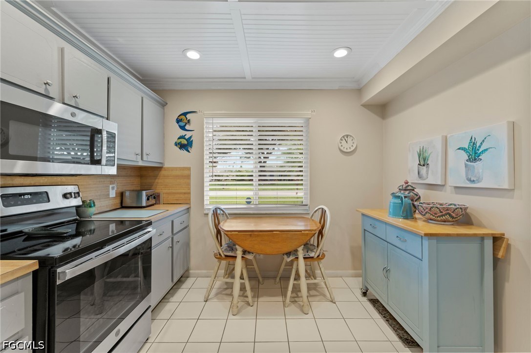 38 Glades Boulevard 1