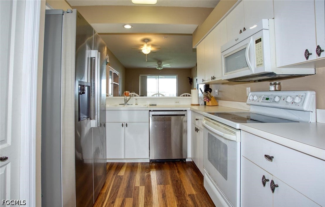 8066 Queen Palm Lane 543