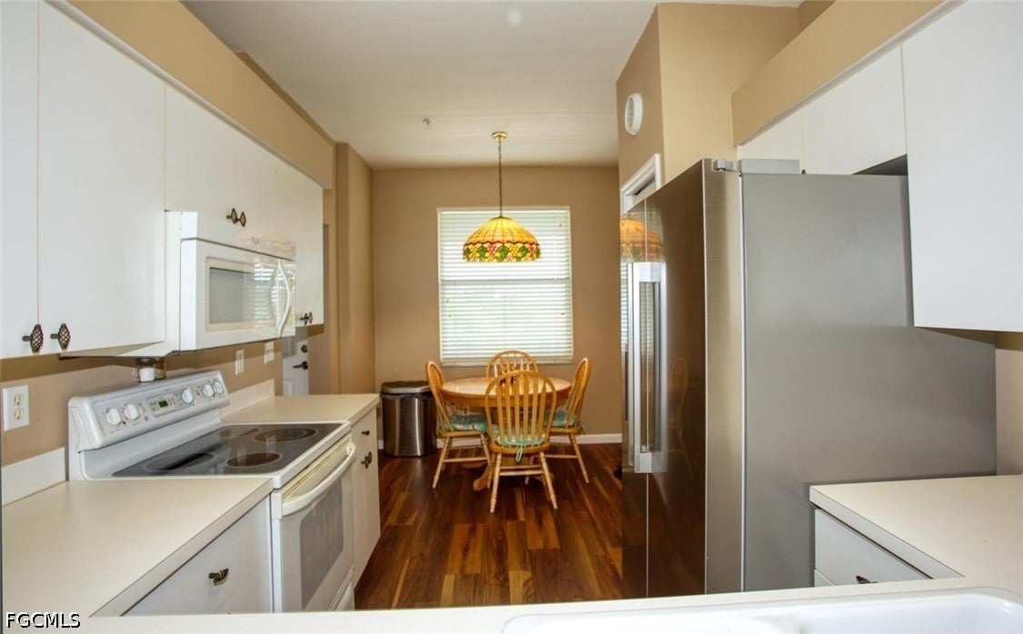 8066 Queen Palm Lane 543