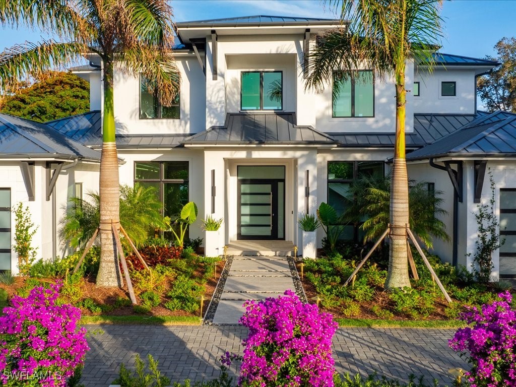 805 Knoll Wood Court