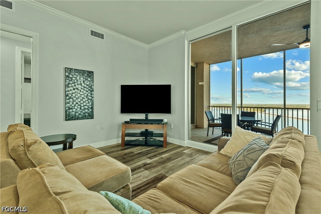 2104 W FIRST Street 2702