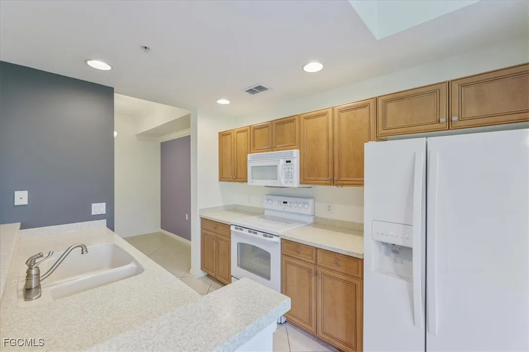 Fort Myers, Florida 33919, United States, 2 Bedrooms Bedrooms, ,2 BathroomsBathrooms,Residential,Active,215491