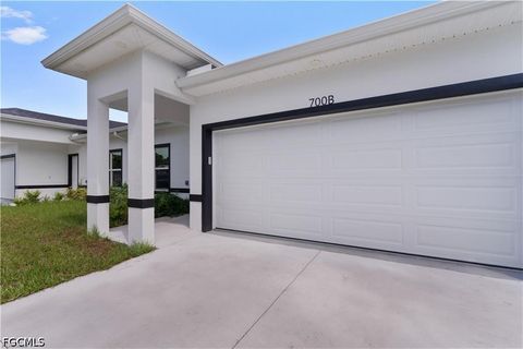 Tiny photo for 702 Broadway Avenue, Lehigh Acres, FL 33972 (MLS # 2026020315)