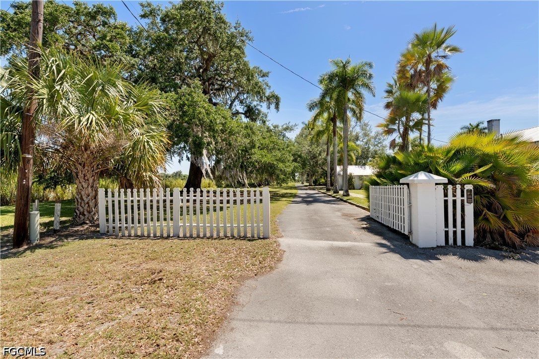 233 De Soto Avenue