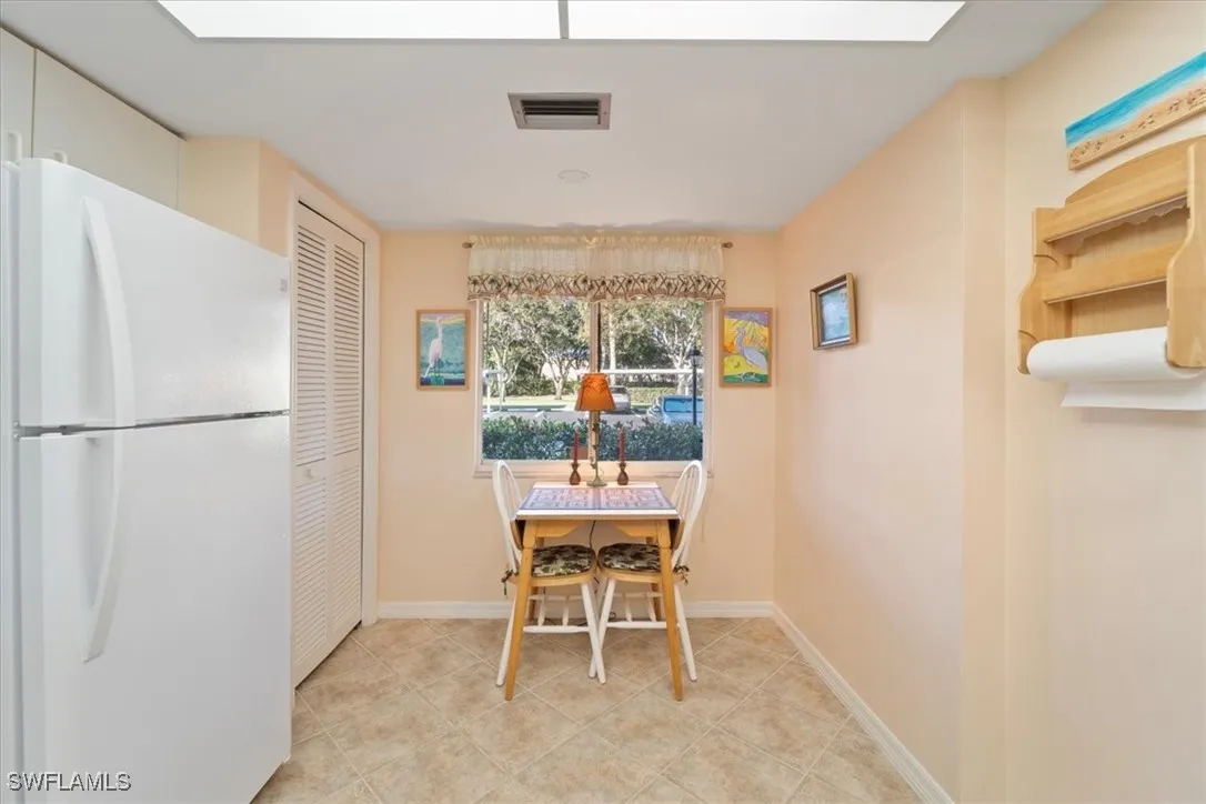 Naples, Florida 34104, United States, 2 Bedrooms Bedrooms, ,2 BathroomsBathrooms,Residential,Pending,131547