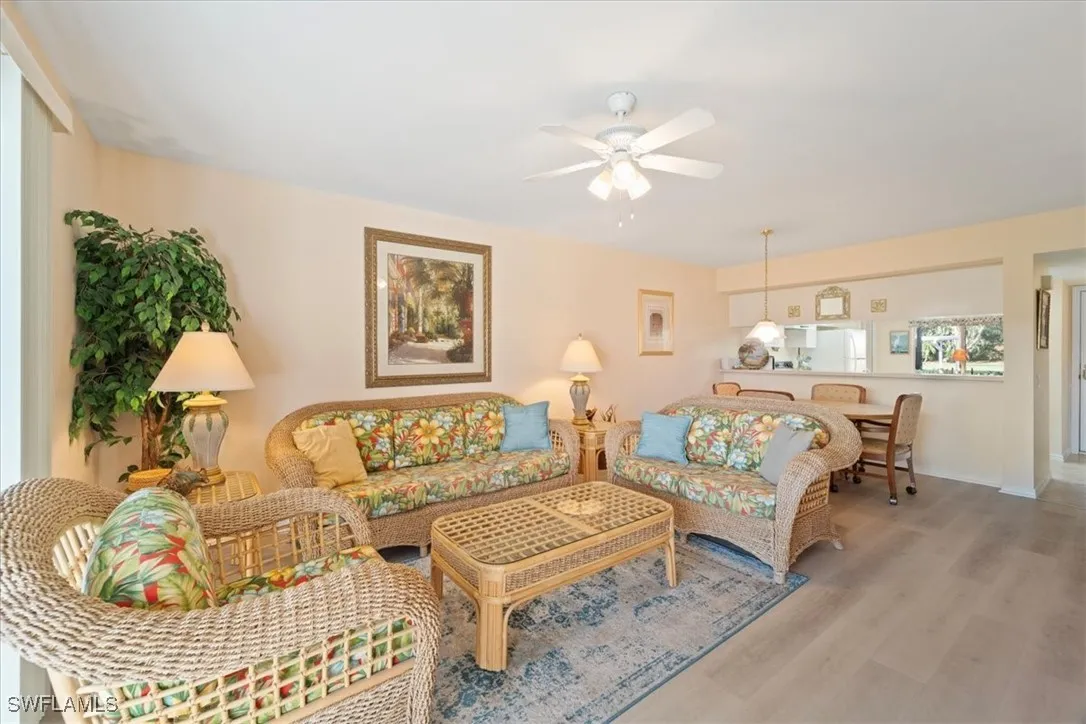 Naples, Florida 34104, United States, 2 Bedrooms Bedrooms, ,2 BathroomsBathrooms,Residential,Pending,131547