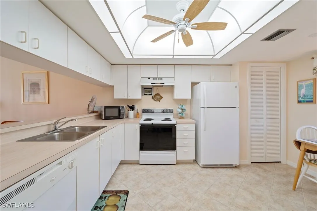 Naples, Florida 34104, United States, 2 Bedrooms Bedrooms, ,2 BathroomsBathrooms,Residential,Pending,131547