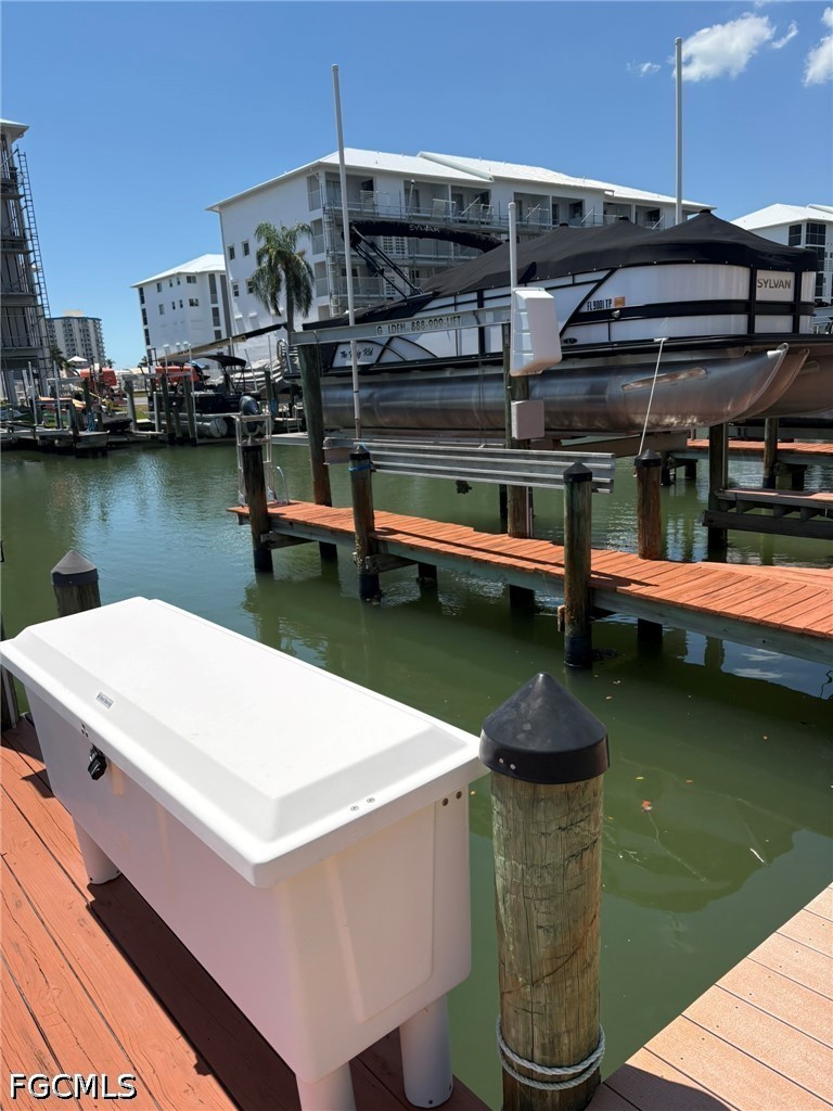 DOCK 25 - 4481 BAY BEACH