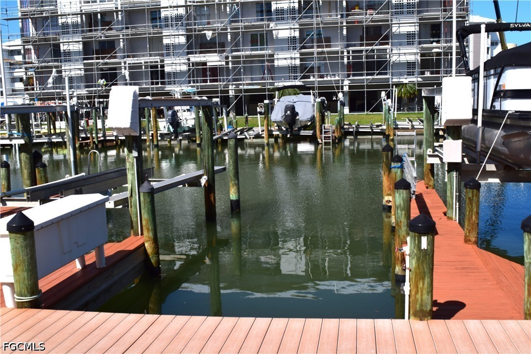 DOCK 25 - 4481 BAY BEACH