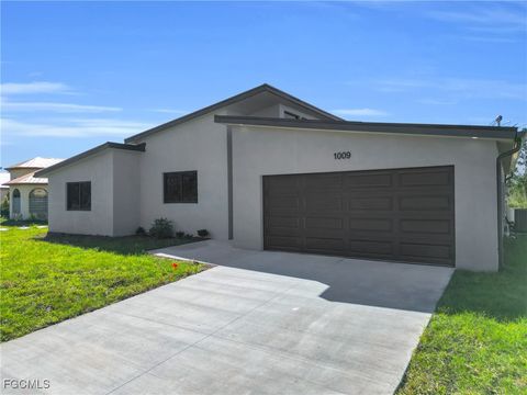 Tiny photo for 1009 State Avenue, Lehigh Acres, FL 33972 (MLS # 2026005670)