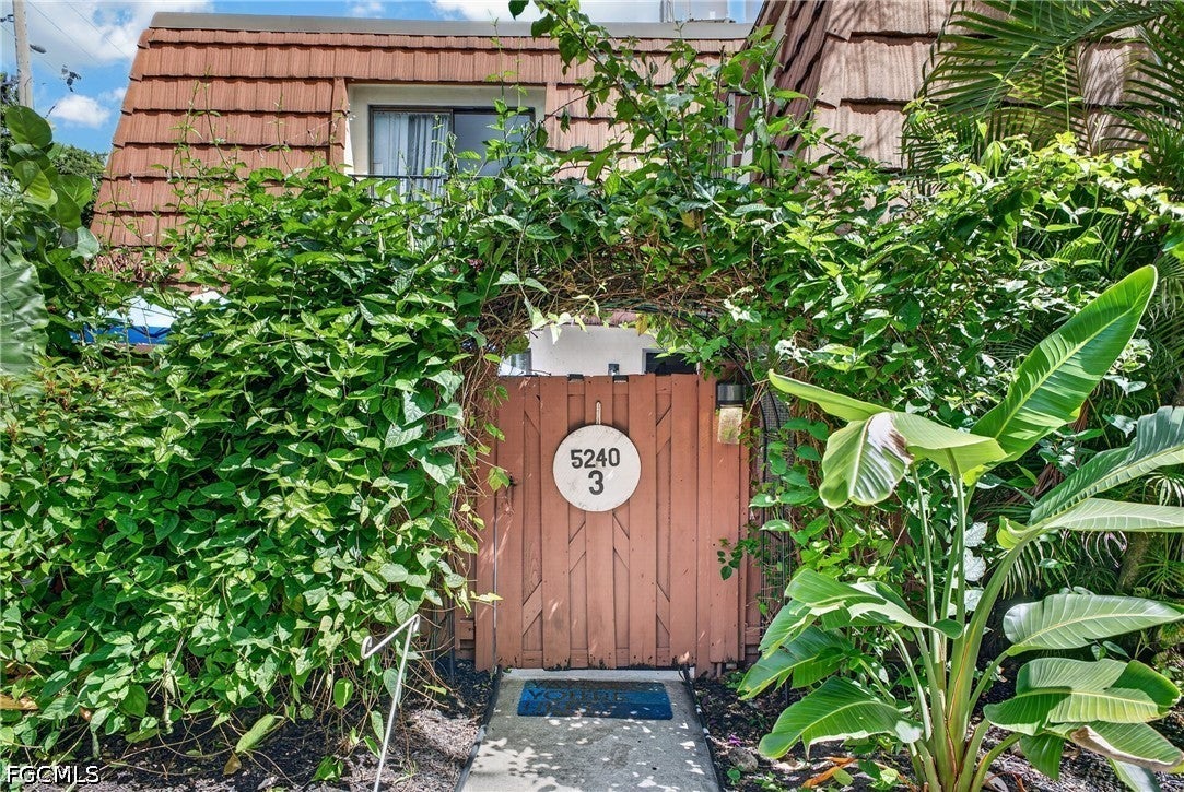 5240 Cedarbend Drive 3