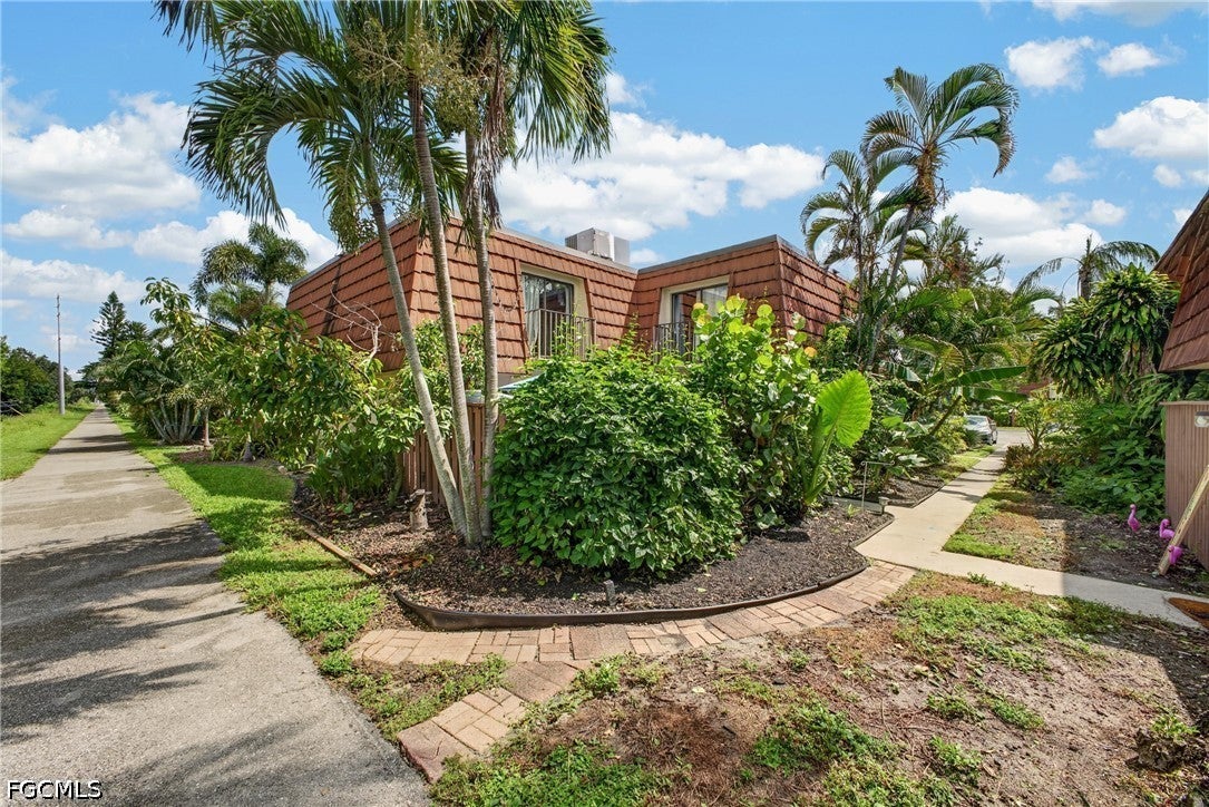 5240 Cedarbend Drive 3