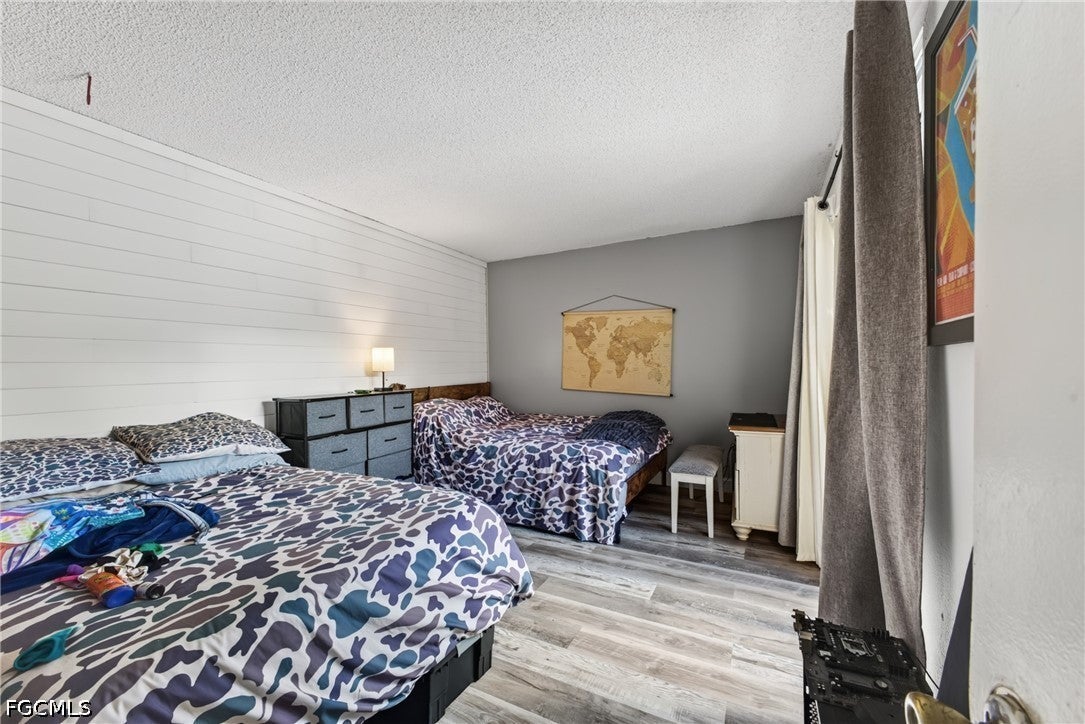 5240 Cedarbend Drive 3