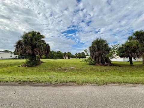 1125 W Miller Drive Moore Haven FL 33471