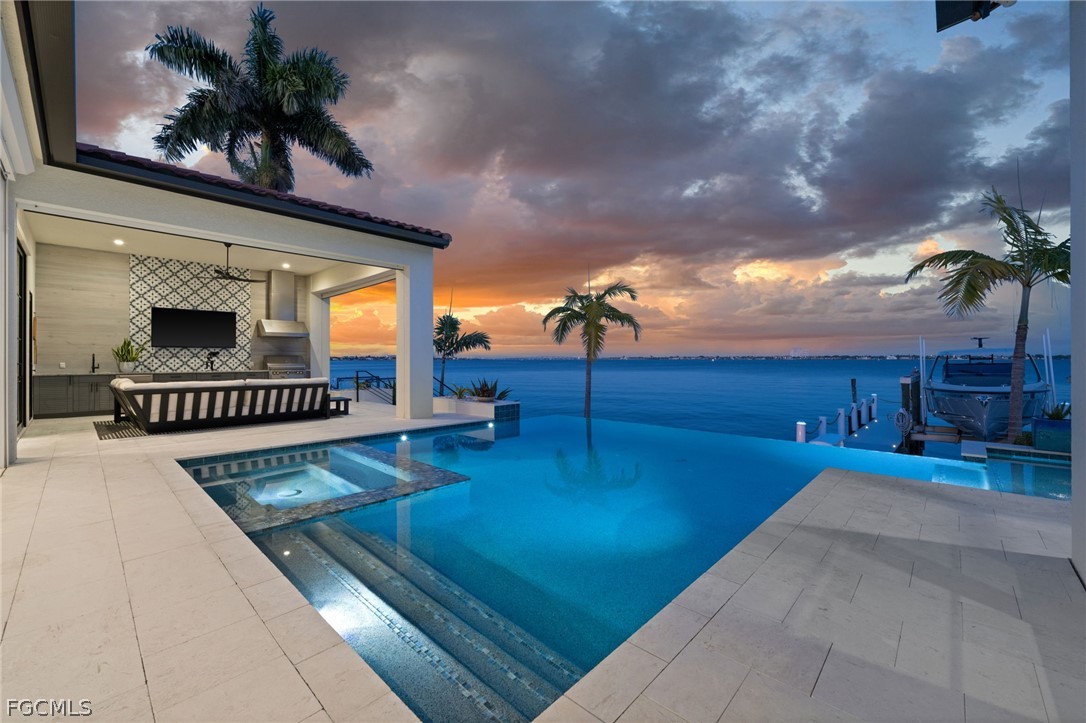 5661 Riverside Drive