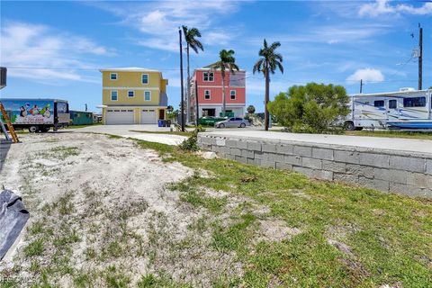 Tiny photo for 856 Oak Street, Fort Myers Beach, FL 33931 (MLS # 2025006484)