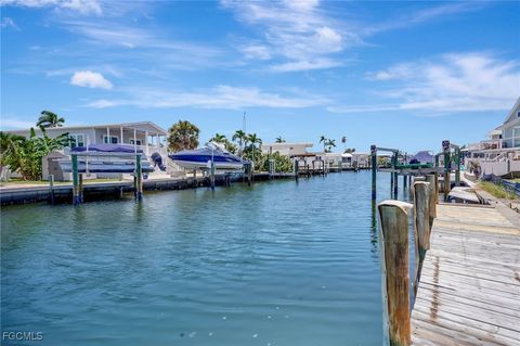 Tiny photo for 856 Oak Street, Fort Myers Beach, FL 33931 (MLS # 2025006484)