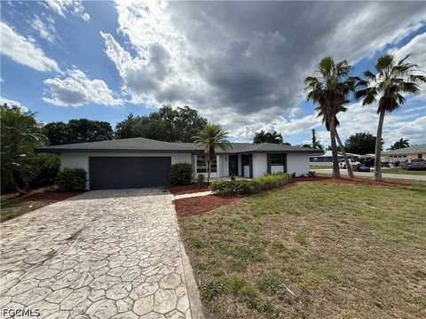 Photo of 2201 Parkview Drive, Fort Myers, FL 33905 (MLS # 2026019003)