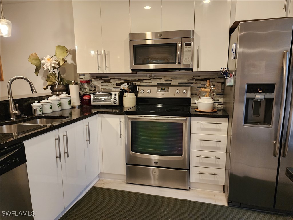 1901 Courtyard Way C105
