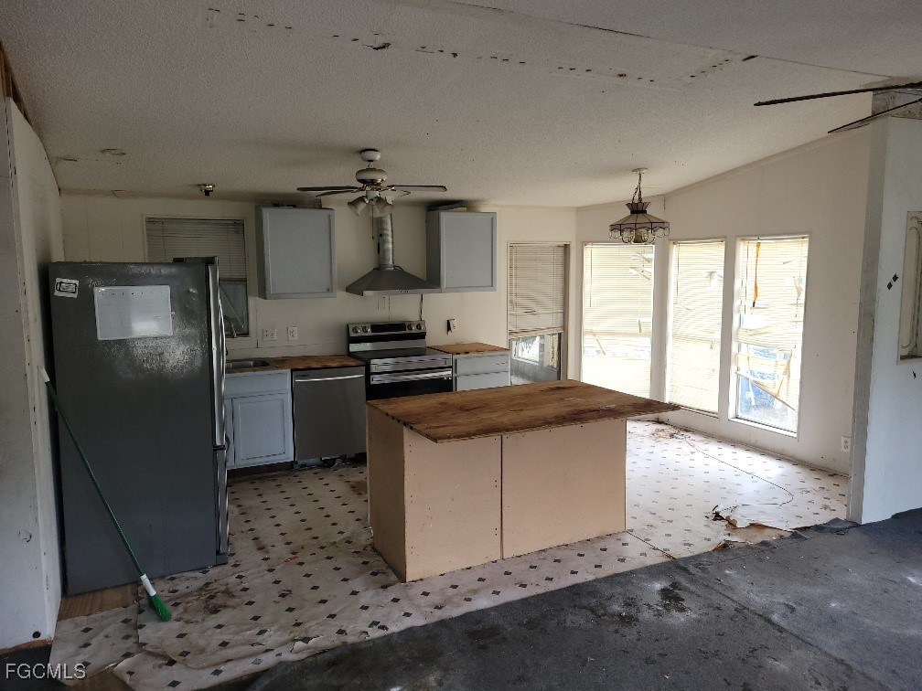 12040 Live Oak Drive