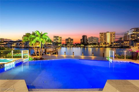 311 Neapolitan Way Naples FL 34103