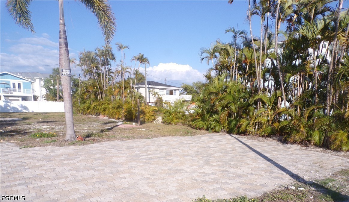 5865 Estero Boulevard