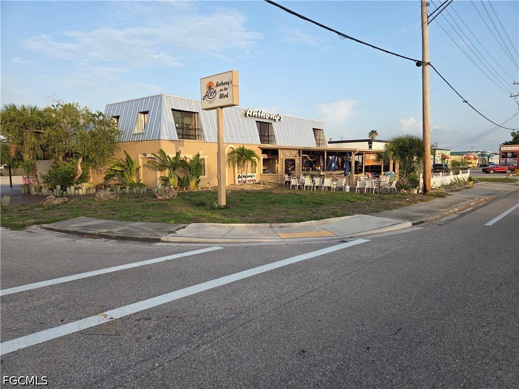 1303 Del Prado Boulevard S