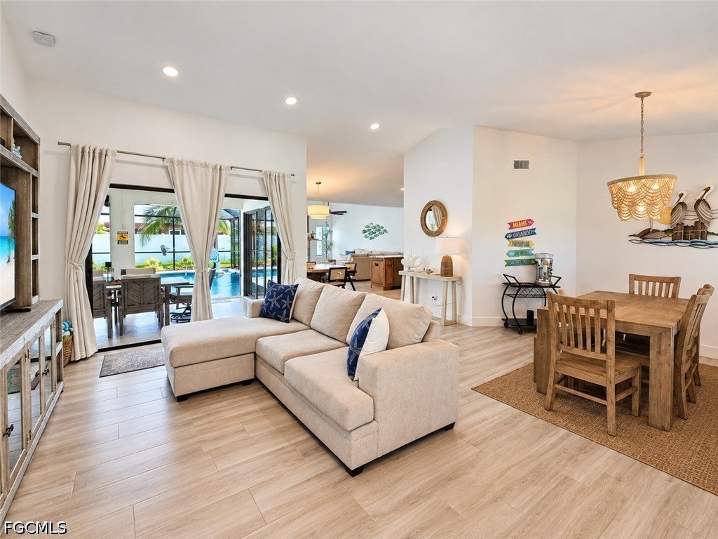 4413 SW 25th Court
