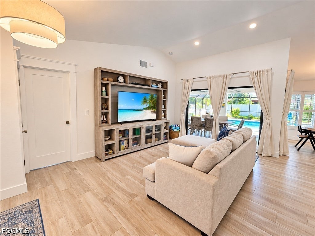 4413 SW 25th Court