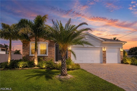 Photo of 113 SW 33rd Place, Cape Coral, FL 33991 (MLS # 2026037127)