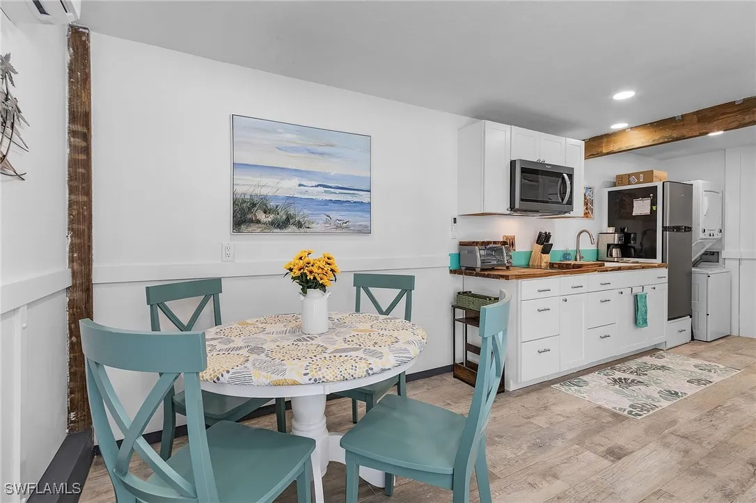 Fort Myers Beach, Florida 33931, United States, 4 Bedrooms Bedrooms, ,3 BathroomsBathrooms,Residential,Active,27693