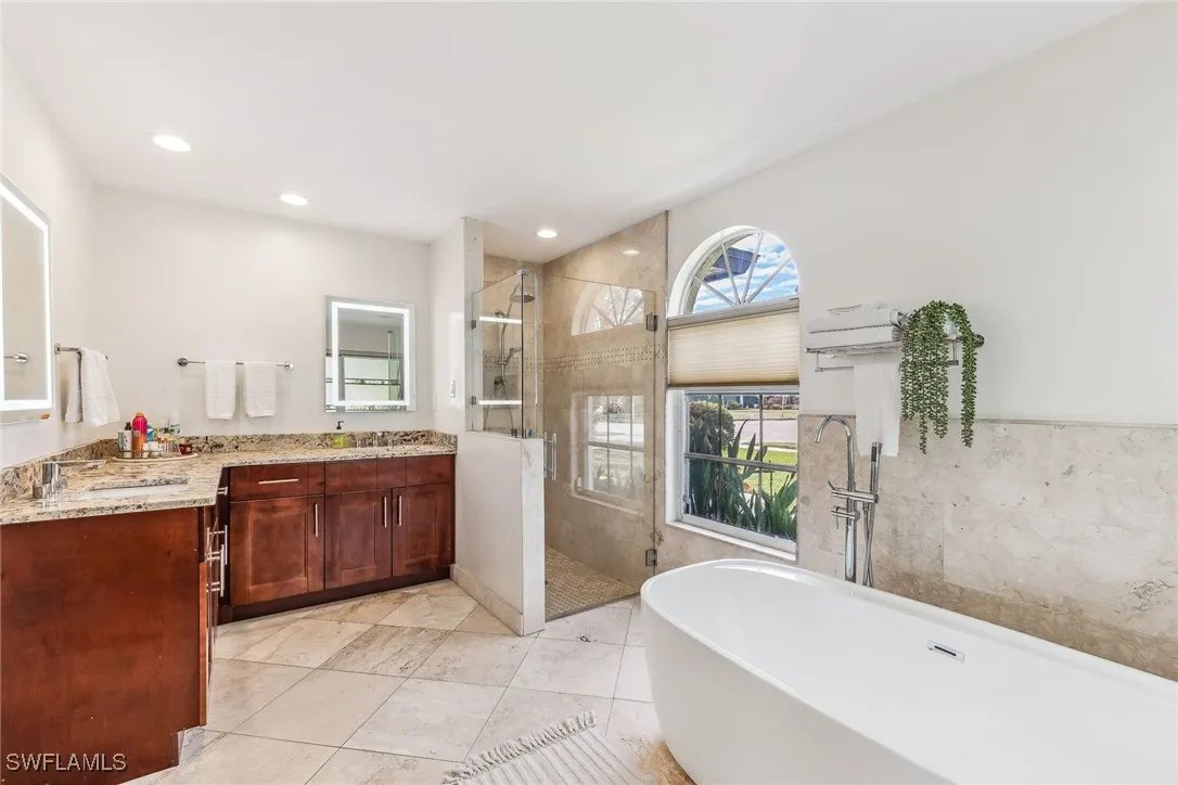 Fort Myers, Florida 33919, United States, 4 Bedrooms Bedrooms, ,2 BathroomsBathrooms,Residential,Pending,29682