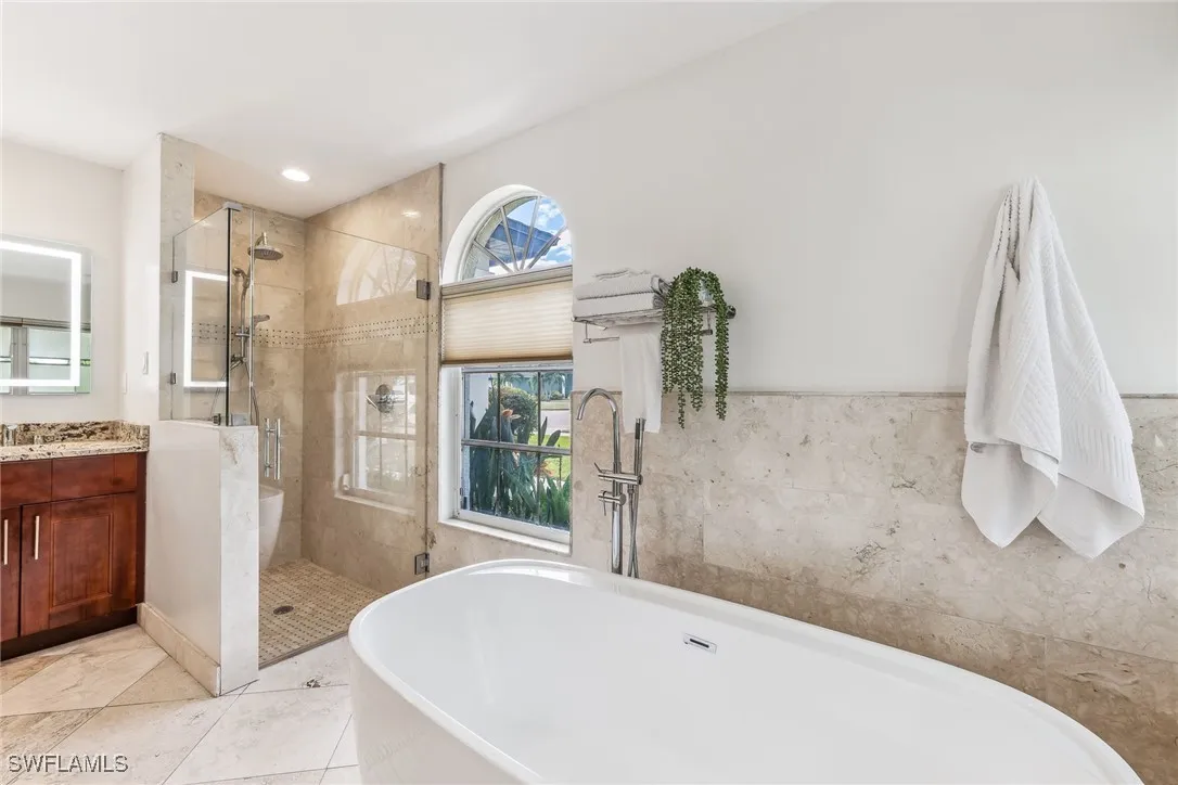 Fort Myers, Florida 33919, United States, 4 Bedrooms Bedrooms, ,2 BathroomsBathrooms,Residential,Pending,29682