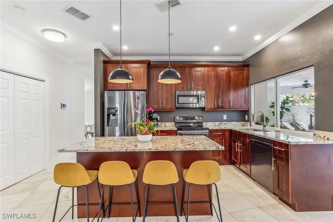 Fort Myers, Florida 33919, United States, 4 Bedrooms Bedrooms, ,2 BathroomsBathrooms,Residential,Pending,29682