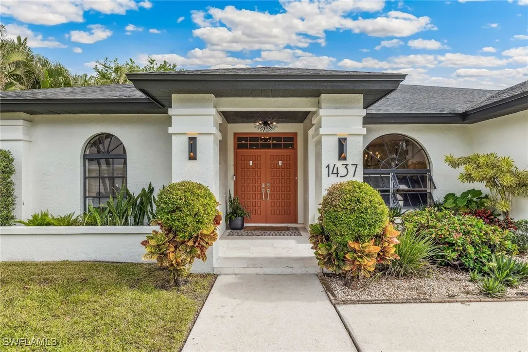 Fort Myers, Florida 33919, United States, 4 Bedrooms Bedrooms, ,2 BathroomsBathrooms,Residential,Pending,29682