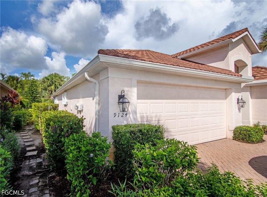 9124 Shadow Glen Way