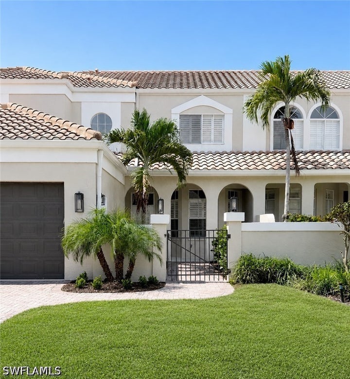 Photo 1 of 28 — 4872 W Boulevard Court, Naples, FL 34103