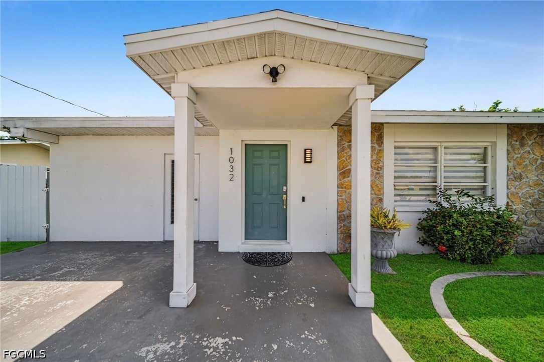 1032 NE Pine Island Lane