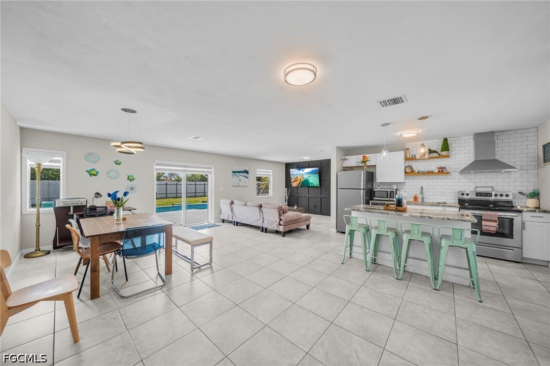 1032 NE Pine Island Lane