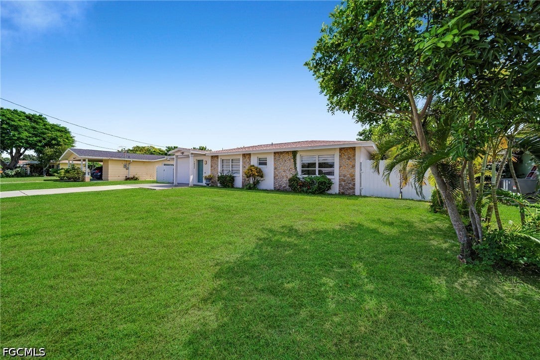 1032 NE Pine Island Lane
