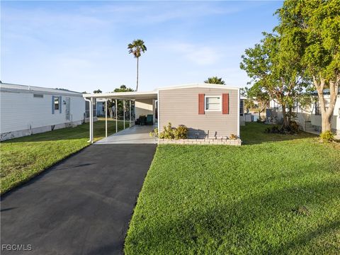455 Cape Florida Way Naples FL 34104