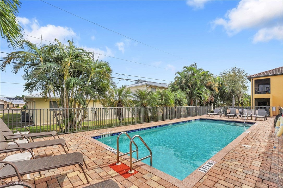 4921 SW 16th Place 201