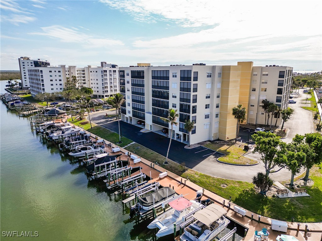 4451 Bay Beach Lane 424