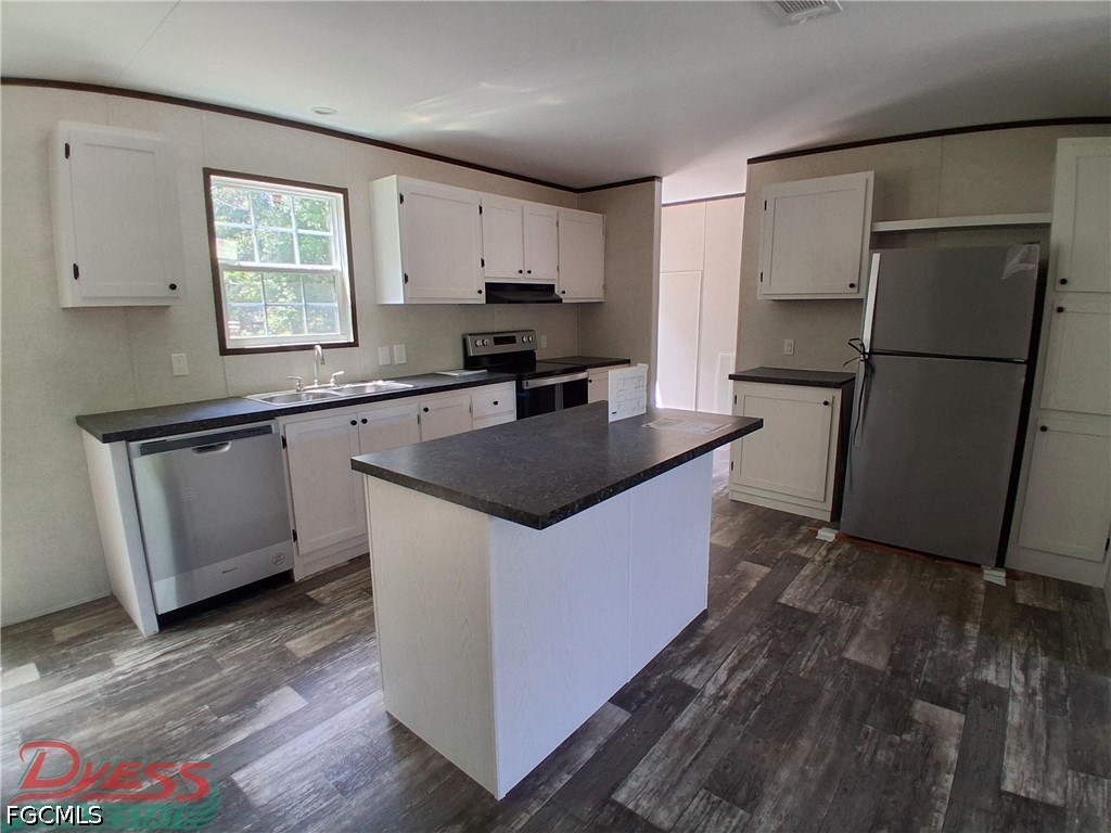 860 N Live Oak Street