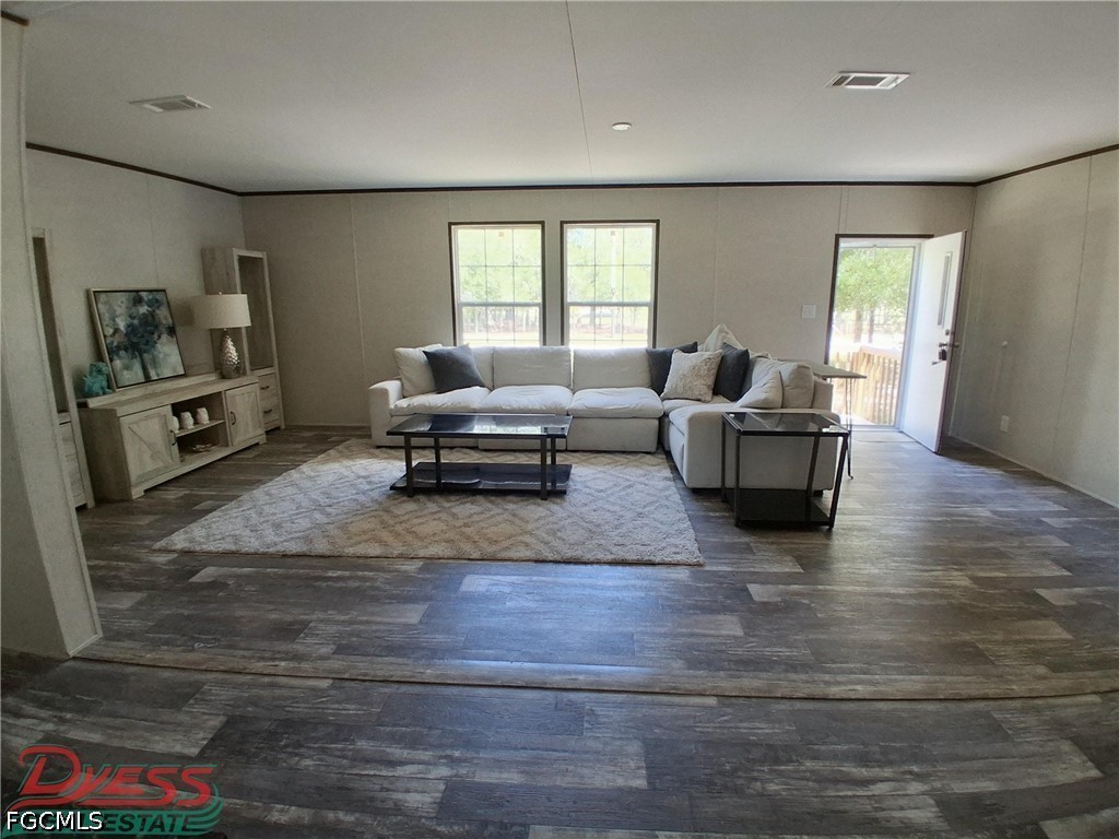 860 N Live Oak Street